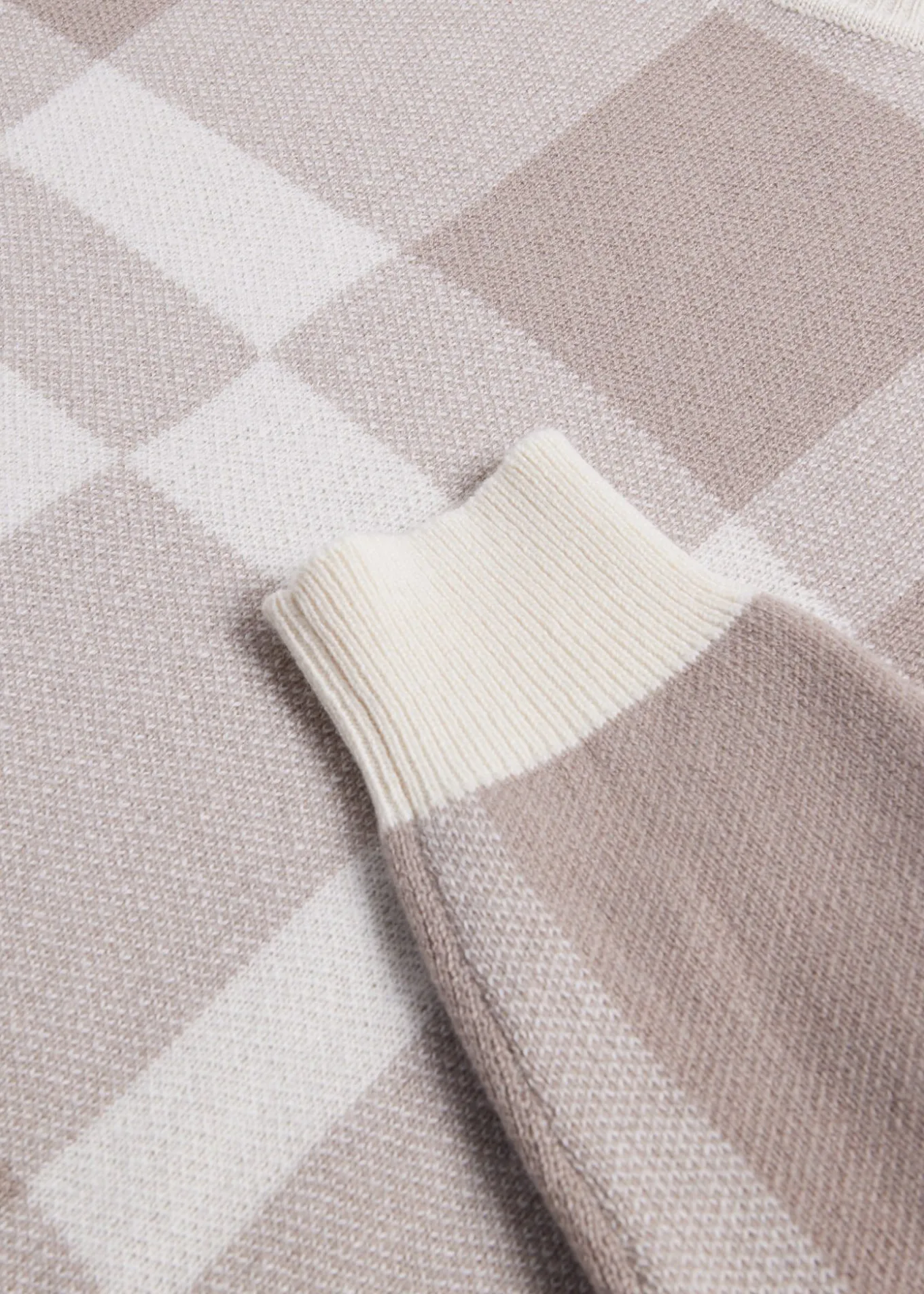 cashmere_jacquard_crewnec_2.webp Cashmere Jacquard Crewneck Sweater