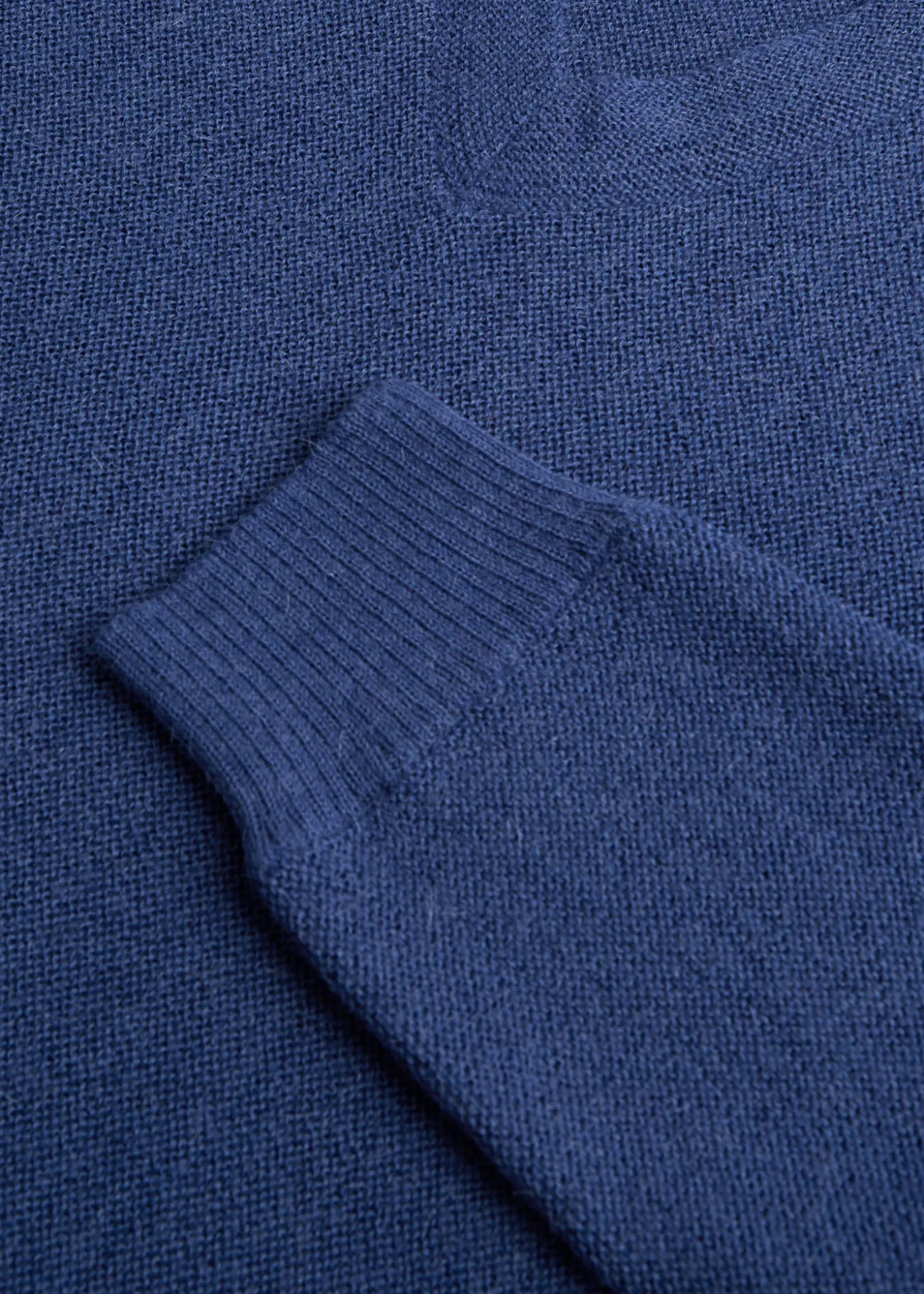 classic_alpaca_links_vnec_1-5.webp Classic Alpaca Links V-Neck Sweater