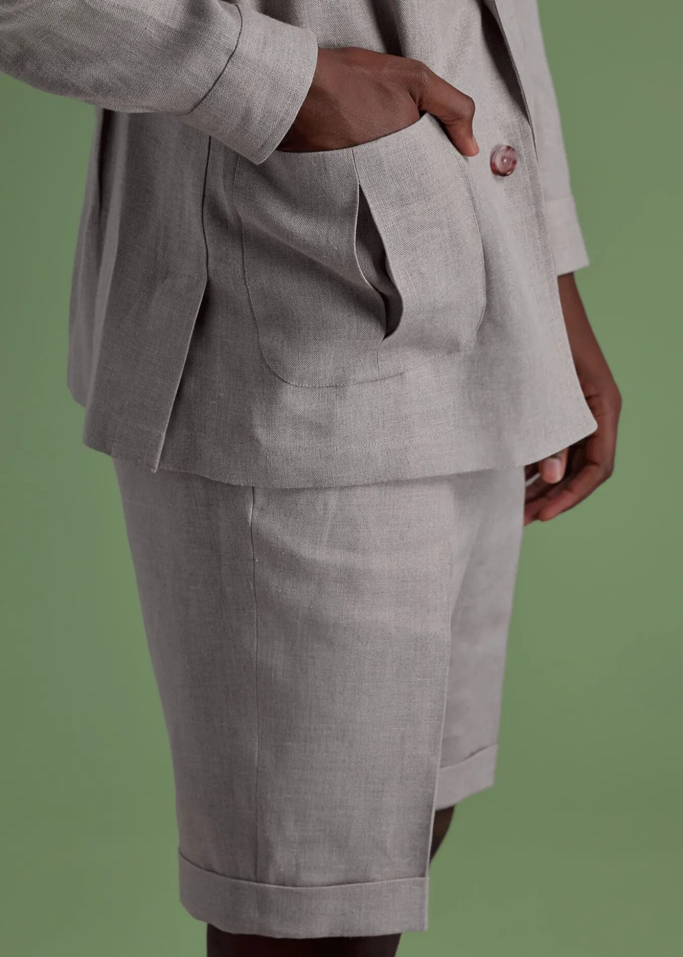 linen_bermuda_short_3.webp Linen Bermuda Short