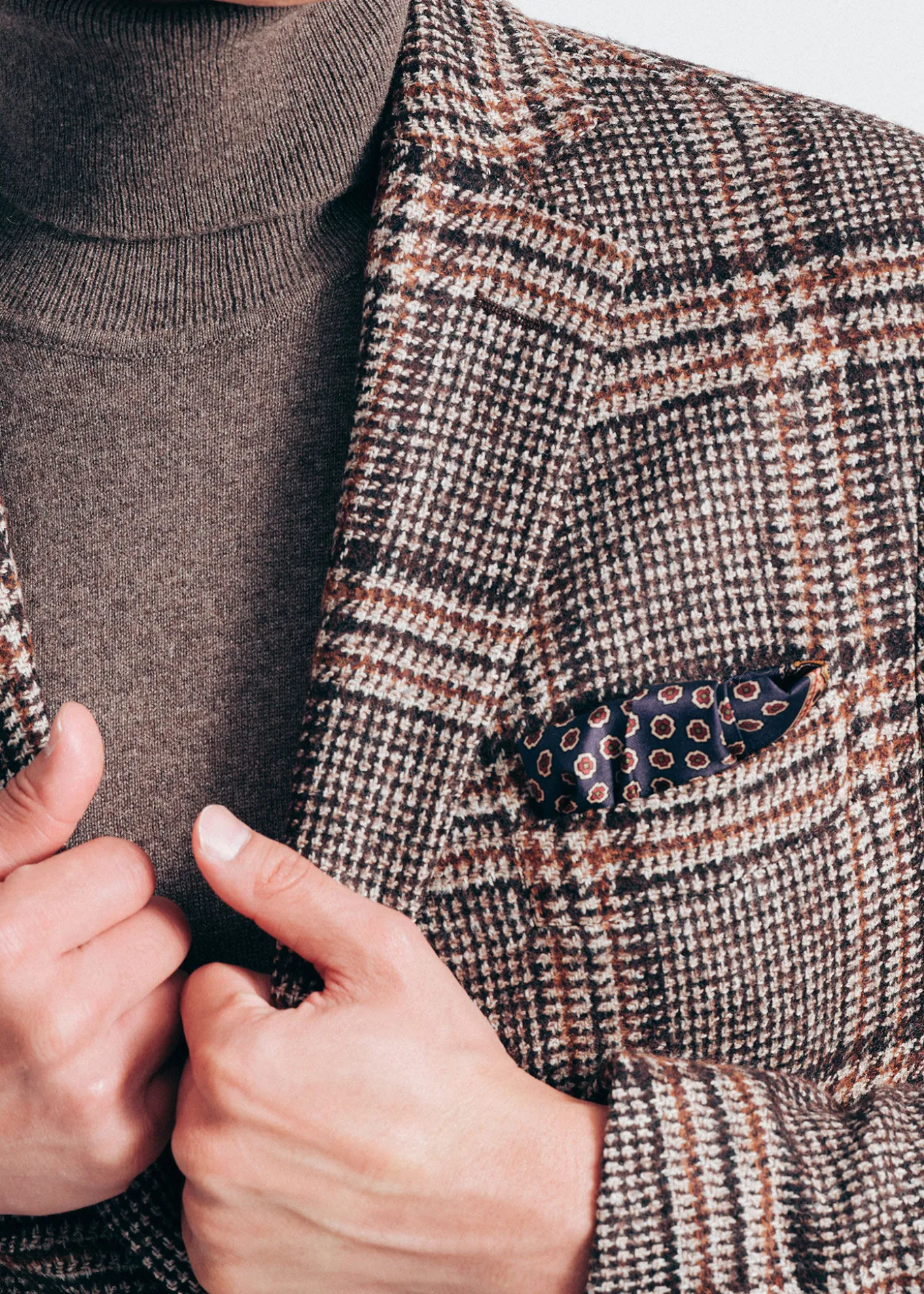 printed_silk_medallion_an_1.webp Printed Silk Medallion And Paisley Pocket Square